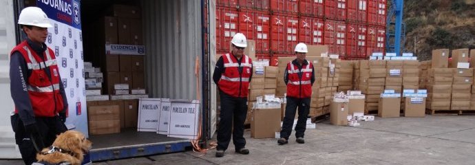 Decomisan 500.000 cajetillas de cigarros en puerto de Valparaíso Decomisan 500.000 cajetillas de cigarros en puerto de Valparaíso